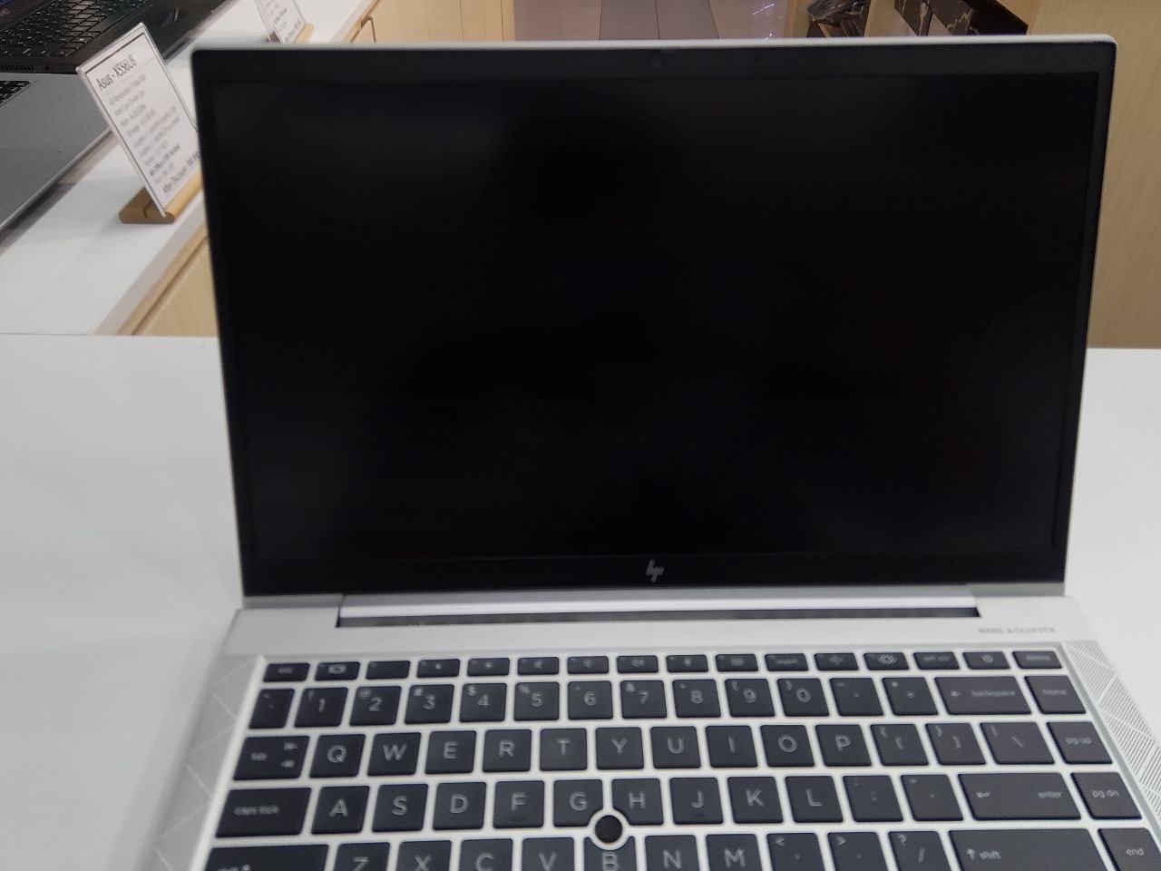 HP ELITEBOOK x360 1040 G7 - Image 6
